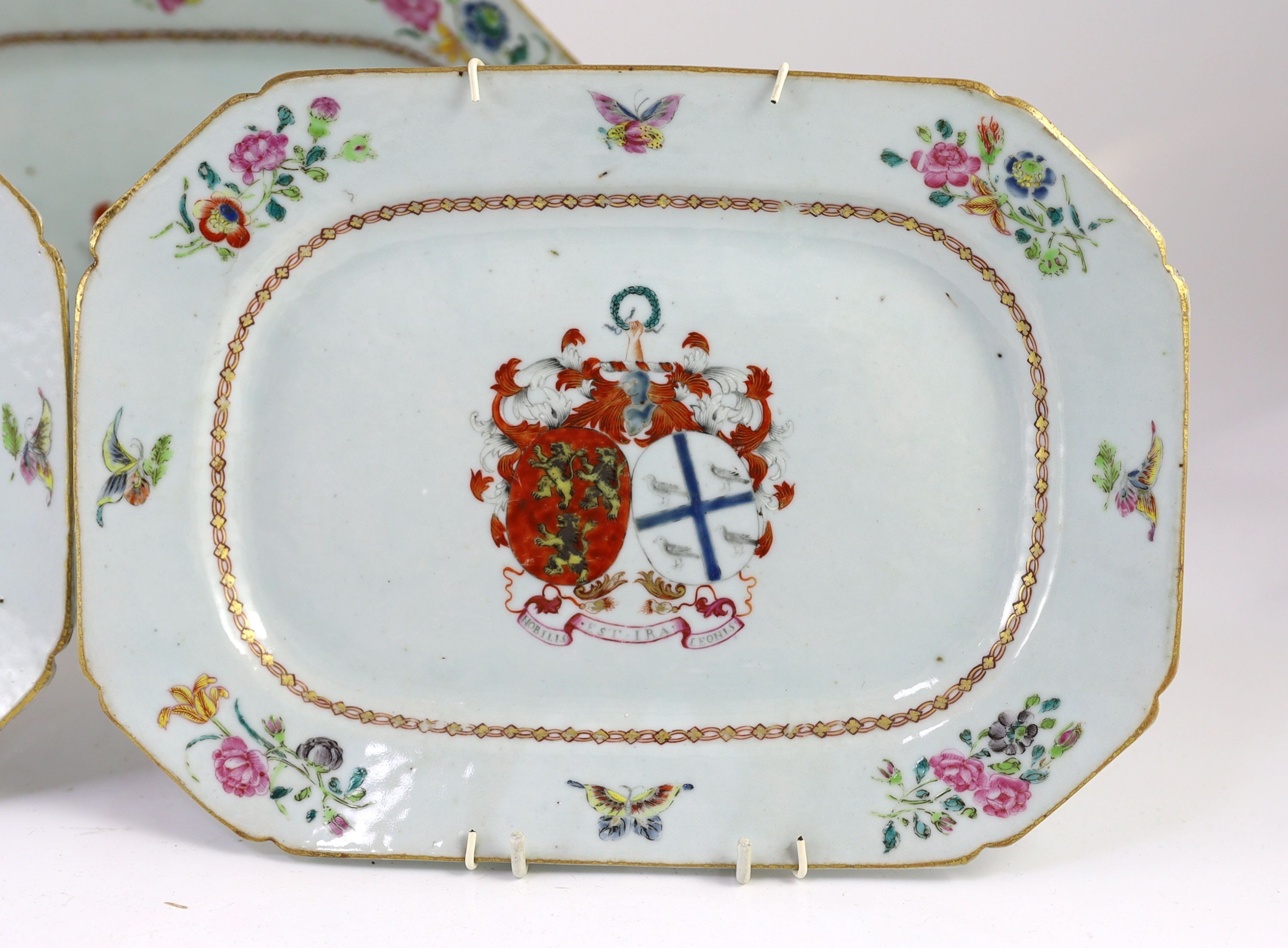 A set of five Chinese Armorial meat plates, circa 1755, with painted central Ross Family Coat of Arms, with motto - 'Nobilis Est Ira Leonis' 26 cm – 33 cm, some cracks